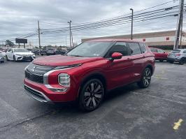 2025 Mitsubishi Outlander with Red Diamond Exterior