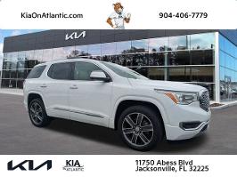 2019 GMC Acadia with Summit White Exterior