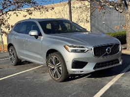 2018 Volvo XC60 with Electric Silver Metallic Exterior