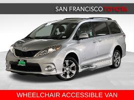 2017 Toyota Sienna with Silver Sky Metallic Exterior