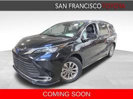 2024 Toyota Sienna with Midnight Black Exterior
