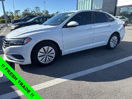 2019 Volkswagen Jetta with Pure White Exterior