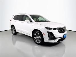 2022 Cadillac XT6 with Crystal White Tricoat Exterior