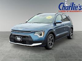 2025 Kia Niro Plug-In Hybrid with Mineral Blue Exterior
